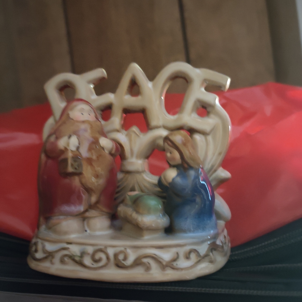 BRAND NEW!!! DELUXE IMPORTS CHRISTMAS,"PEACE" NATIVITY SET. PORCELAIN.
